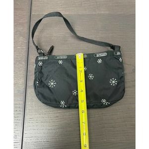 Vintage MADE IN USA leSportsac snowflake embroidered baguette purse so cute ❄️